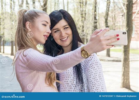 gf selfies|39.449 Girlfriends Selfie Stock Photos, High